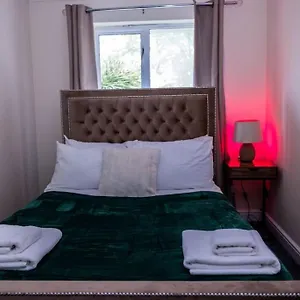  Apartment 3 Bedrooms House-sofabed-parking-bbqstove-garden United Kingdom